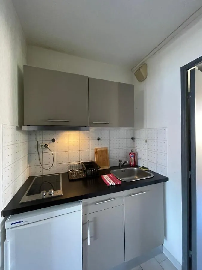 T2 Avec Piscine 5 Mn Des Plages Et Village Sanary-sur-Mer 0*,  France